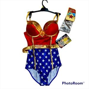 New Undergirl DC Comics Wonder Woman Medium Bodysuit With Gloves